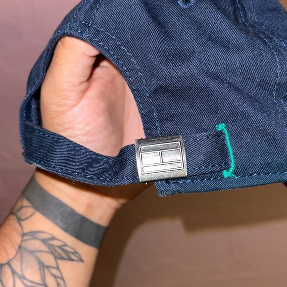 Tommy Hilfiger Hat - Picture 2 of 3